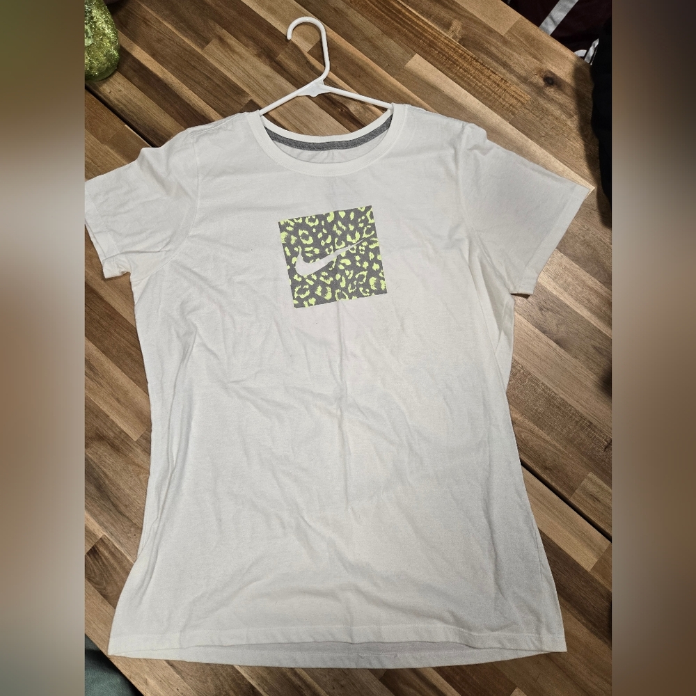 Nike White Slim Fit T-Shirt With Graphic Print